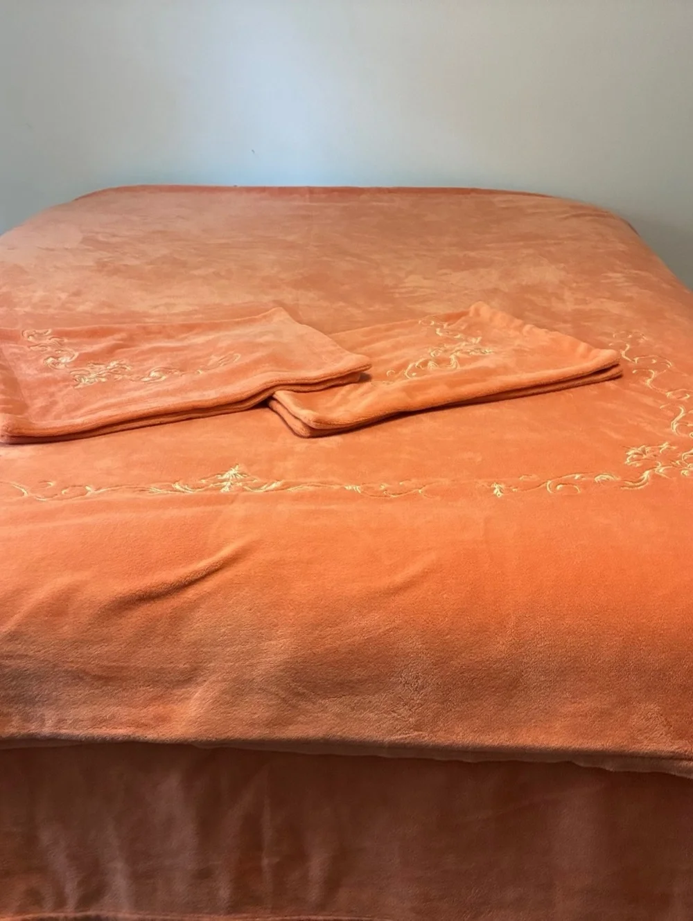 Queen coral Velour Bedspread and Duvet shams Set 4-Piece
